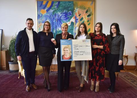 Members of ESN Croatia taking a photo with Croatian president