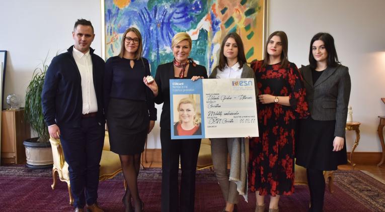 Members of ESN Croatia taking a photo with Croatian president